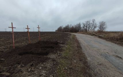 "Готові зустрічати": у Дніпрі для російських окупантів викопали могили (фото)