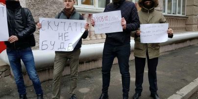 Автомобилем, самолетом, поездом. Российские дипломаты покинули территорию Украины