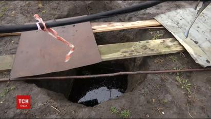 На частном огороде на Львовщине обнаружили 17-метровую яму с нефтью