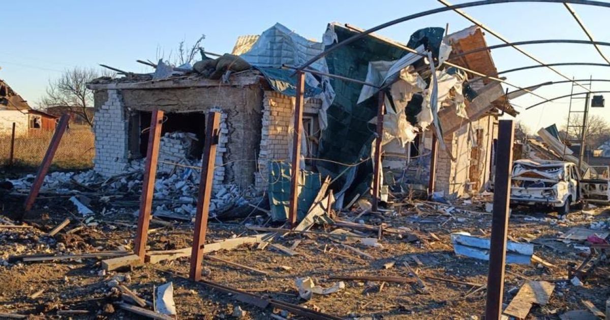 Окупанти під час атаки розбомбили будинки на Запоріжжі, є жертви: перші деталі (фото)