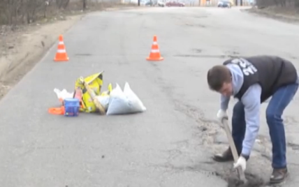 Журналисты попытались выяснить, кто должен ремонтировать дорогу к "Чайке"