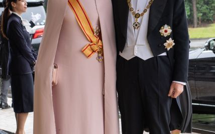 Какой нежный образ: королева Матильда в красивом платье и шляпке на коронации японского императора