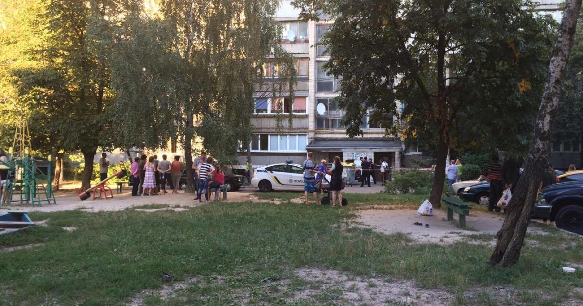 У Києві у припаркованому біля будинку авто знайшли мертвого чоловіка_6 / © ТСН.ua