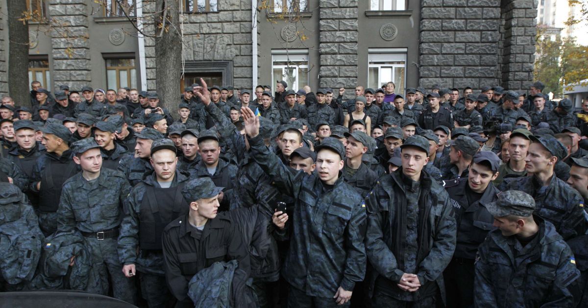 Полторак закликав військових не піддаватися на провокації