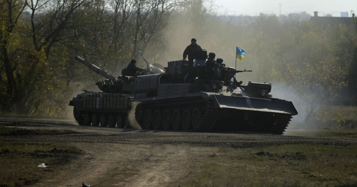 Военные продолжают отбивать атаки врага