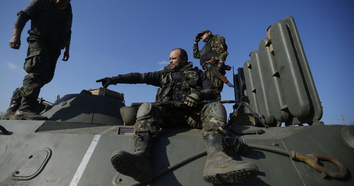 Силовики героїчно тримають оборону / © Reuters
