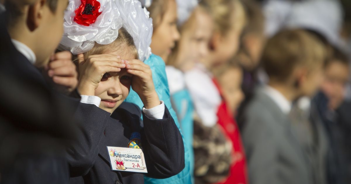 Бойовики хочуть змусити дітей навчатися за російськими підручниками