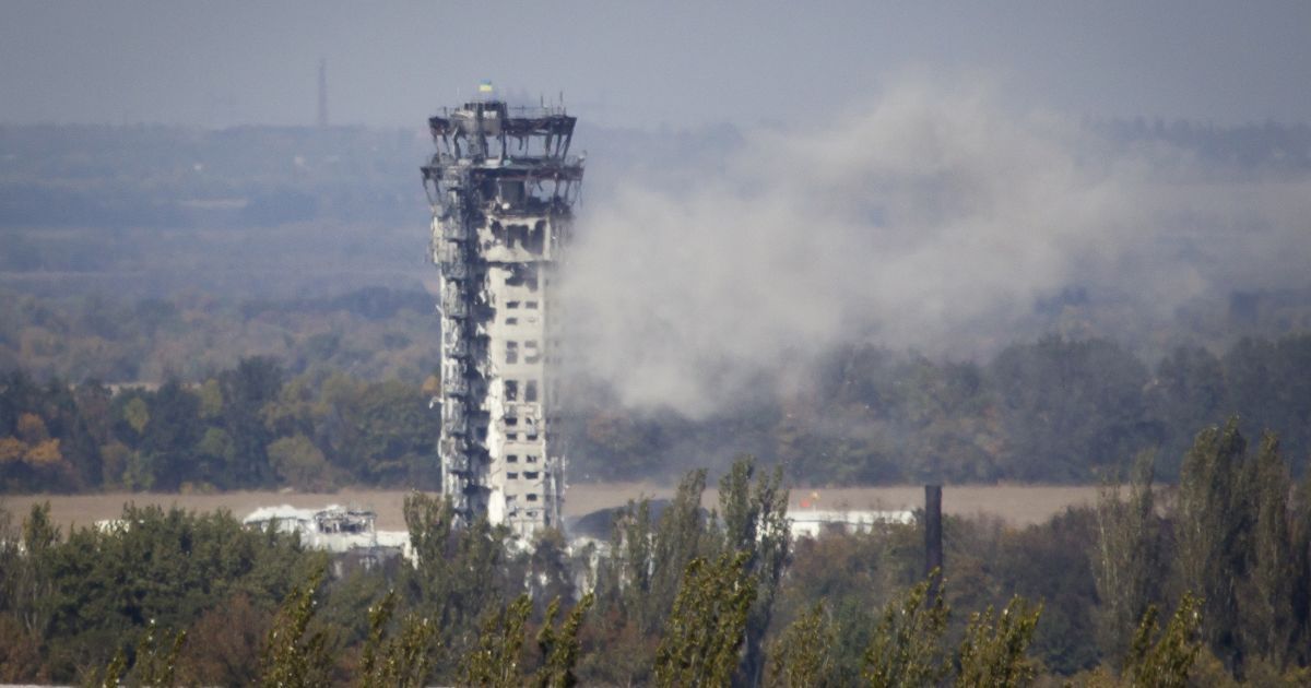 Под донецкий аэропорт пришло подкрепление для боевиков.