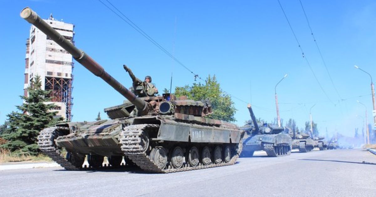 Луганские боевики начали отводить танки от линии соприкосновения. / © ЛуганскИнформЦентр