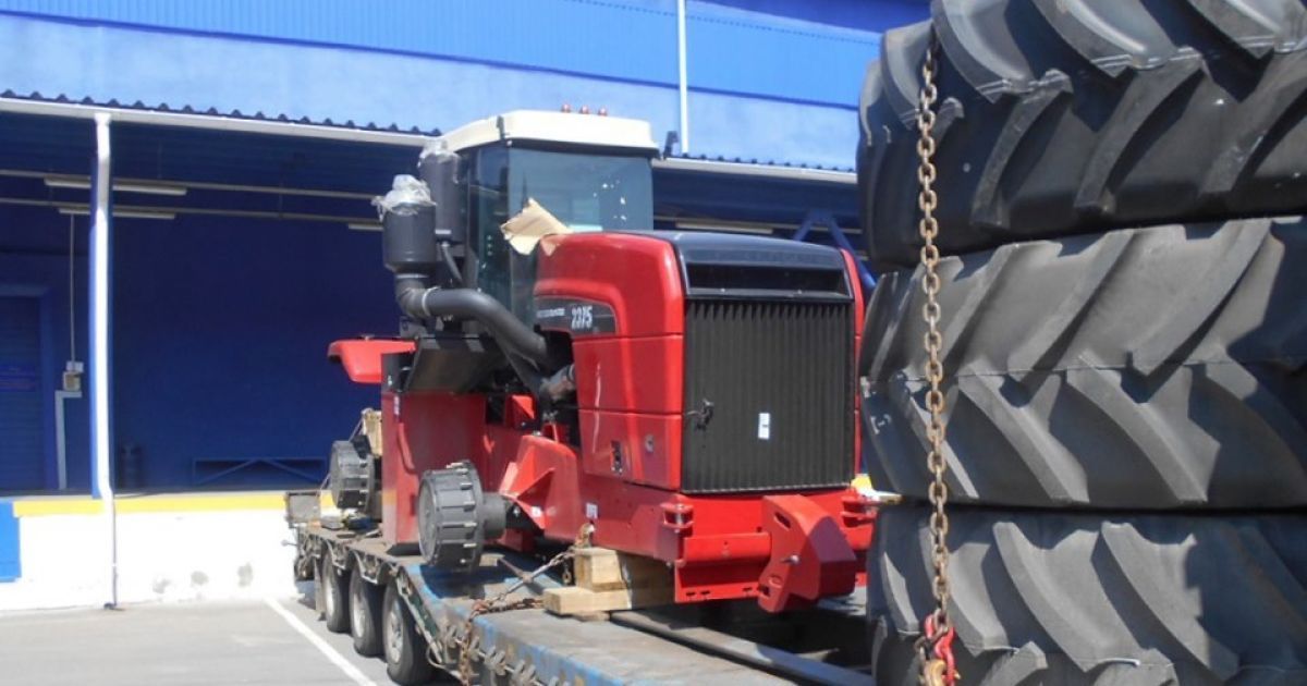 Киевское предприятие пыталось ввезти в Украину российские тракторы с поддельными сертификатами
