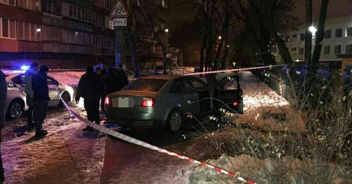 "Накинули удавку и угрожали пистолетом". В Киеве мужчины напали на таксиста и угнали его авто