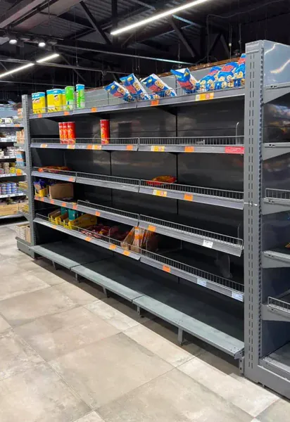 Пустые полки: в популярной у украинцев сети магазинов признали дефицит продуктов и бытовой химии (фото)