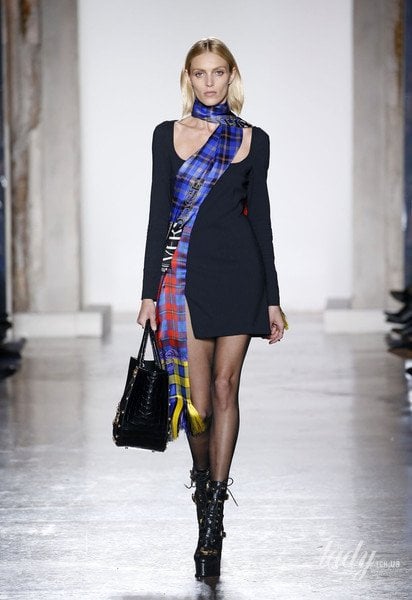 Колекція Versace прет-а-порте сезону осінь-зима 2018-2019 / © East News
