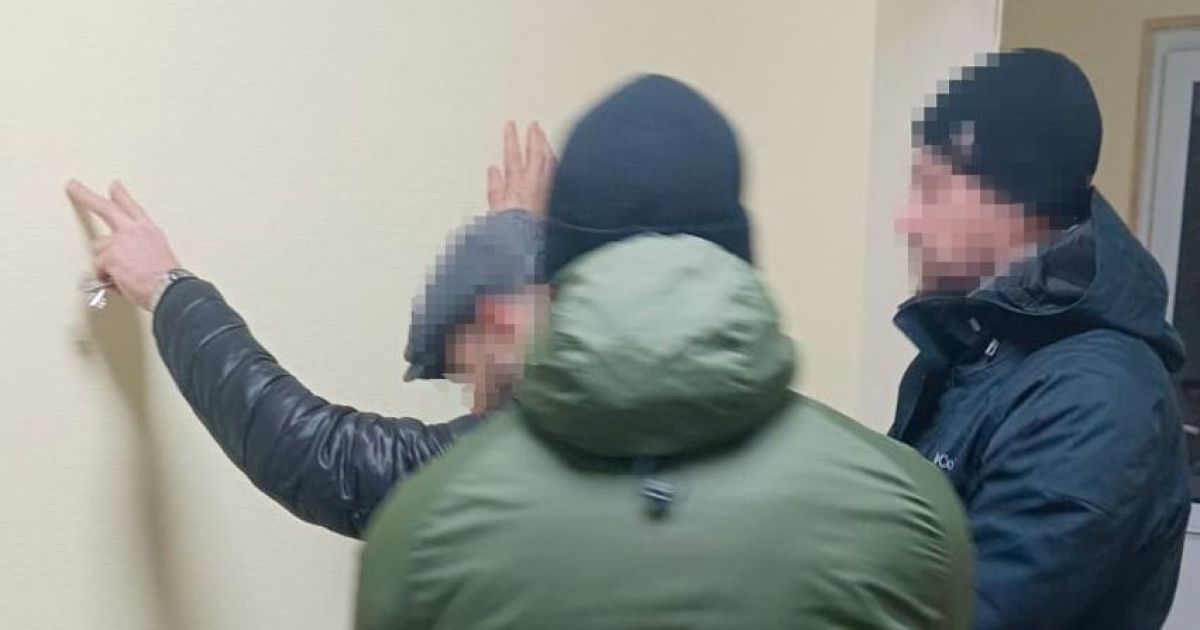 СБУ затримала у Києві російського агента, який прибув з Криму готувати диверсії: фото