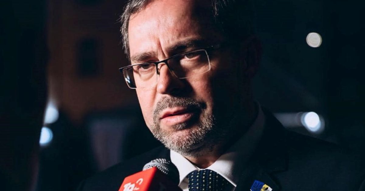 Українському послу в Ватикані нагидили під двері: підозра падає на агентів Кремля