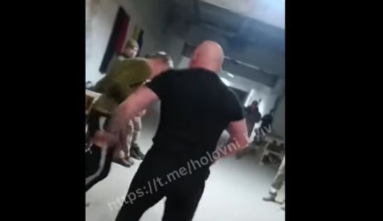 Мережу обурило відео побиття офіцером солдата на Житомирщині: всі подробиці скандалу