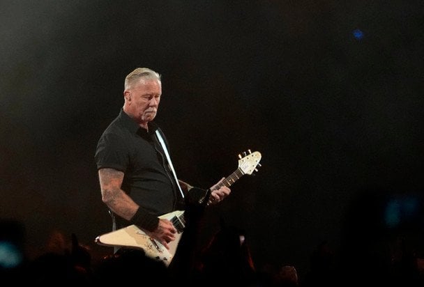 “Ми любимо тебе”: фронтмен групи Metallica публічно звернувся до дівчини з України на концерті в Берліні
