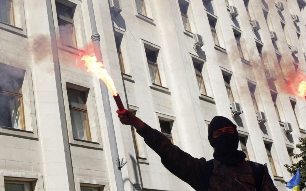 Митингующие требовали не подписывать закон о статусе районов Донбасса / © Reuters