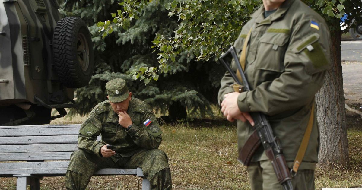 Українські та російські військові почали обговорювати реалізацію Мінських угод, як повідомляє ОБСЄ.