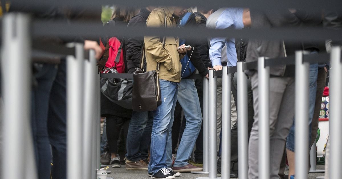 В мире стартовали продажи iPhone 6 и iPhone 6 Plus. / © Reuters