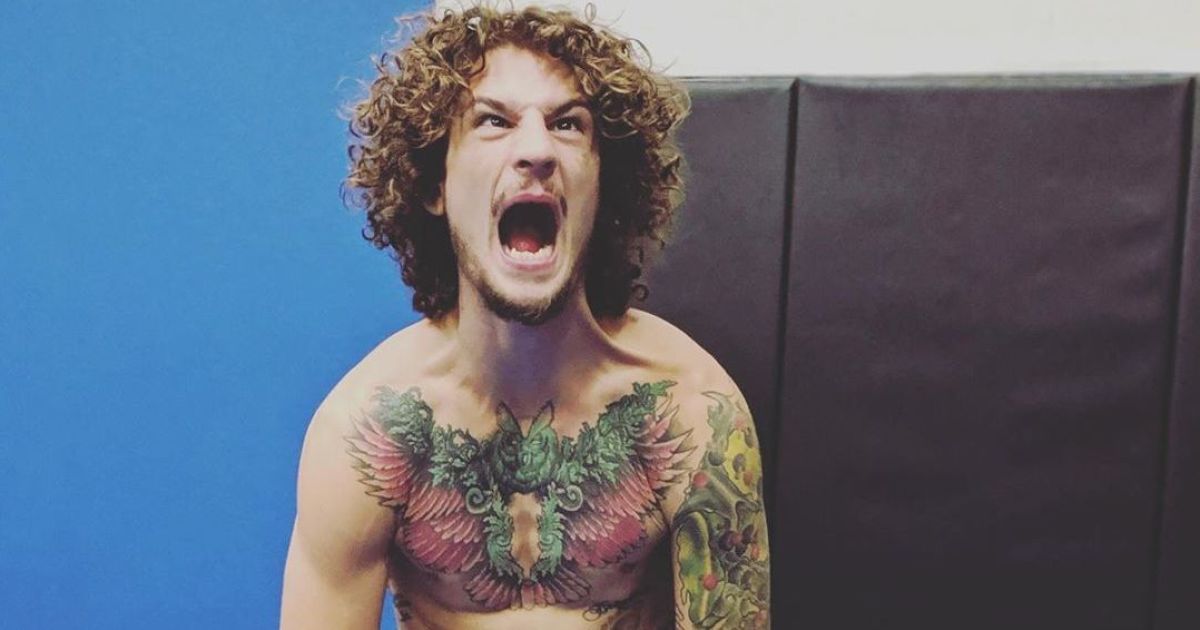 Непереможний боєць UFC кумедно спародіював тренування Тоні Фергюсона
