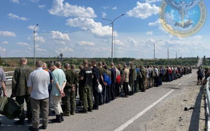 Из российского плена освободили украинских военных, среди которых — защитники "Азовстали": как это происходило (видео)