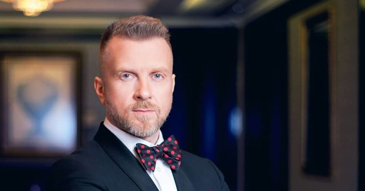 Силовики вночі обшукали квартиру шоумена Мухарського