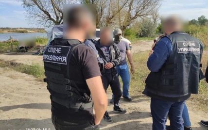 В Одесской области мужчина незаконно переправлял через границу преступников (фото)