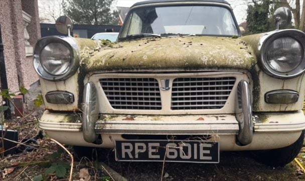 У Великій Британії знайшли покинуту колекцію авто. / ©