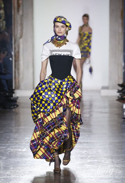 Колекція Versace прет-а-порте сезону осінь-зима 2018-2019 / © East News