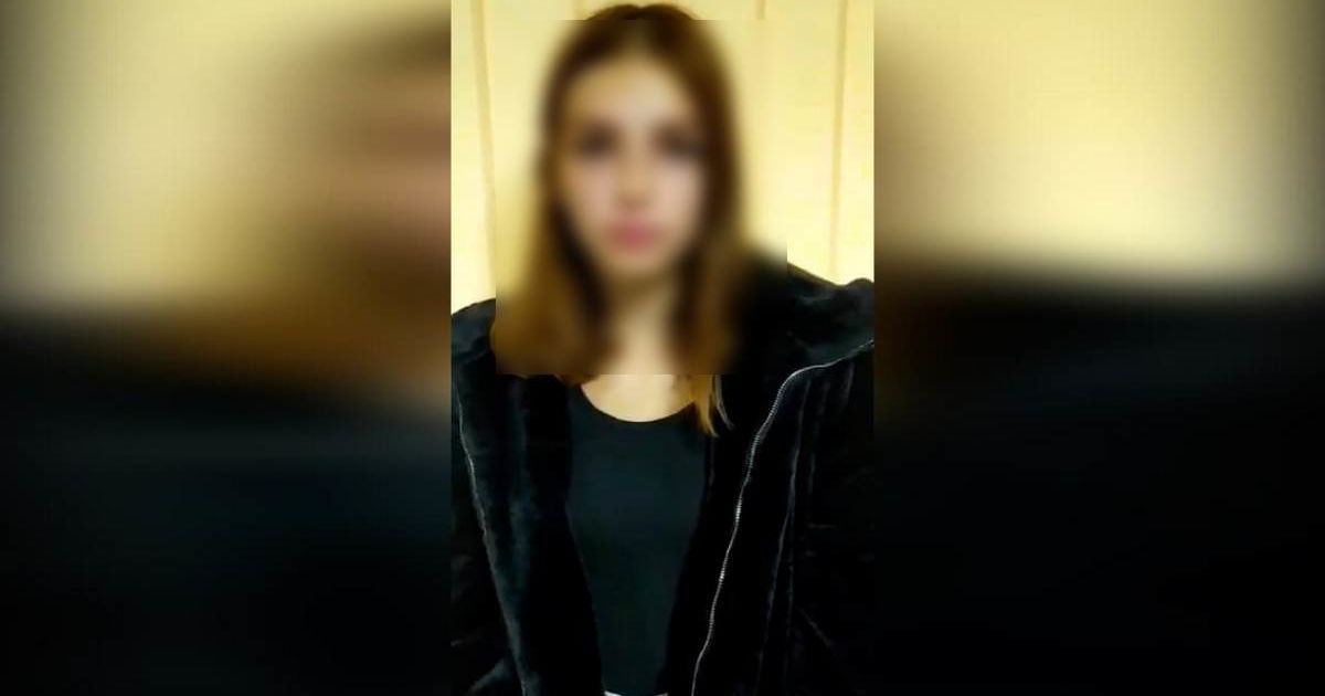 У Кам'янському неповнолітня спалила прапор України: дівчина записала відеозвернення