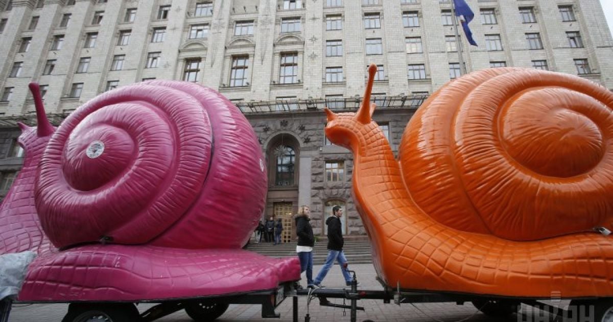 Акція протесту власників мобільних кавомобілей біля будівлі КМДА у Києві. / © УНІАН