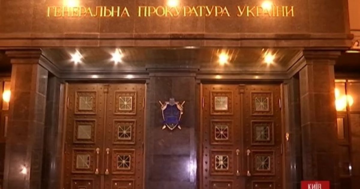 Будівля оточена міліцією