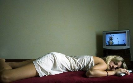 Засыпание под телевизор может вызвать депрессию