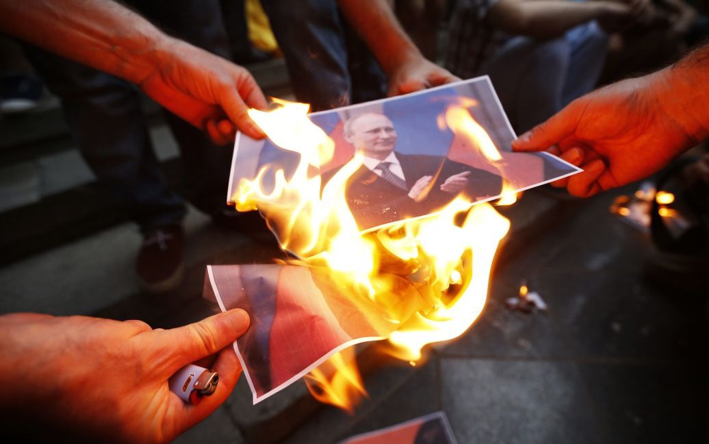 В Тбилиси жгли портреты Путина / © Reuters