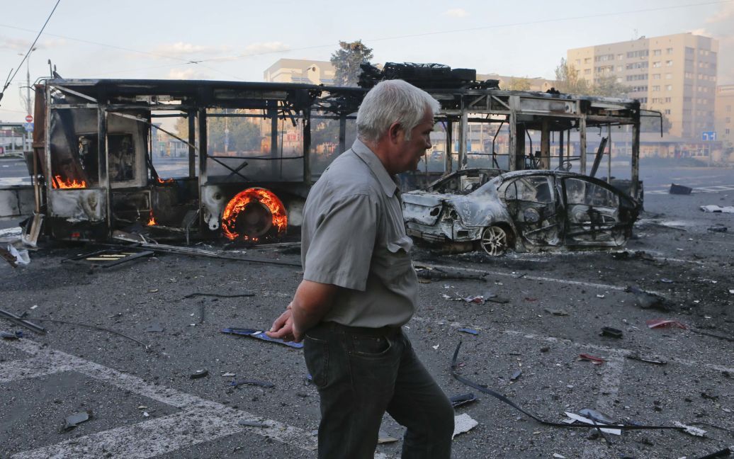 Привокзальна площа в Донецьку майже повністю зруйнована / © Reuters
