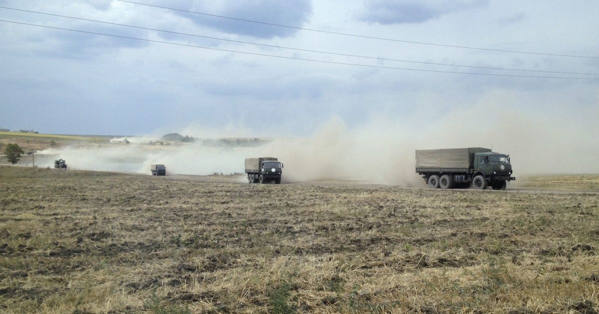 Reuters опубликовал фото раненных военных армии РФ, которых везут после боев в Украине