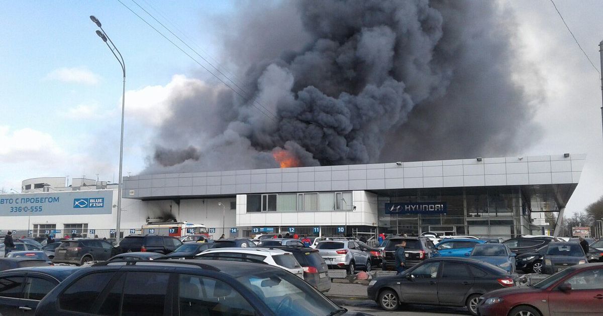 У Санкт-Петербурзі під час перевірки пожежної сигналізації спалахнув автоцентр Hyundai