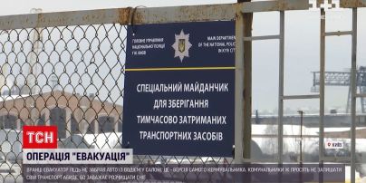Новини України: у Києві на штрафмайданчик ледь не доправили авто з водієм у салоні
