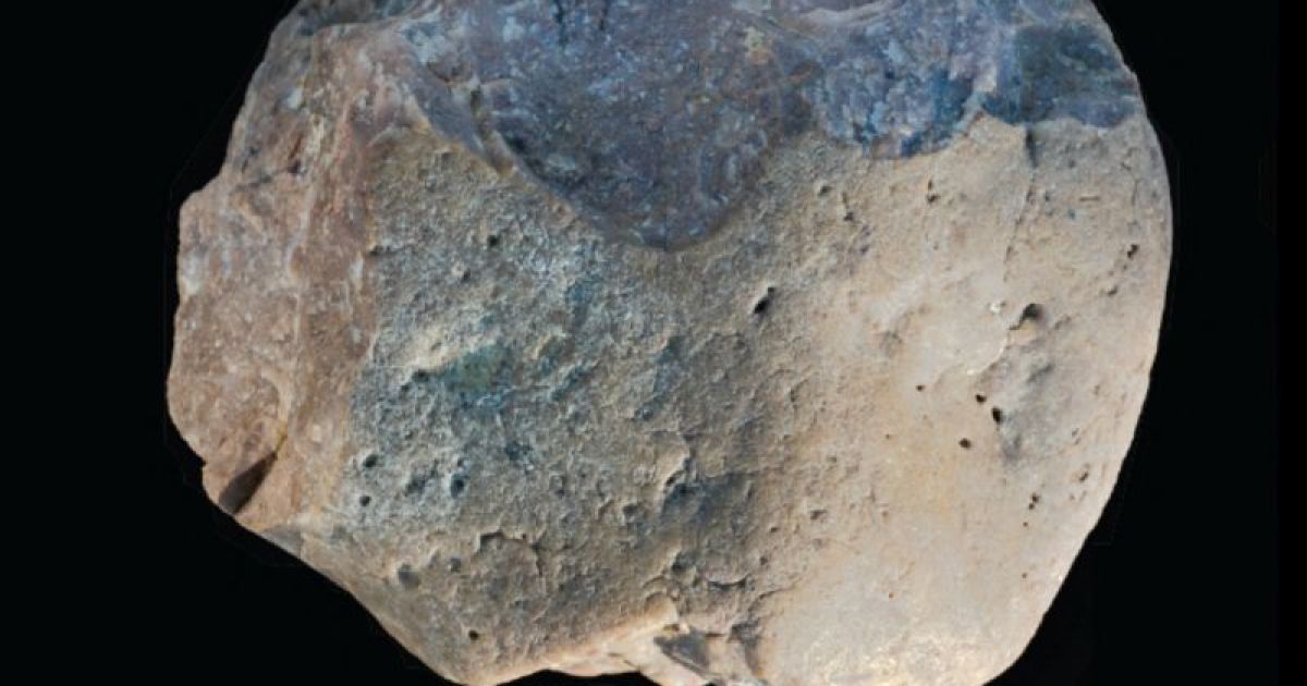 Ученые проанализировали, какие методы изготовления каменных орудий труда использовали в течение 3,3 миллионов лет эволюции человека.