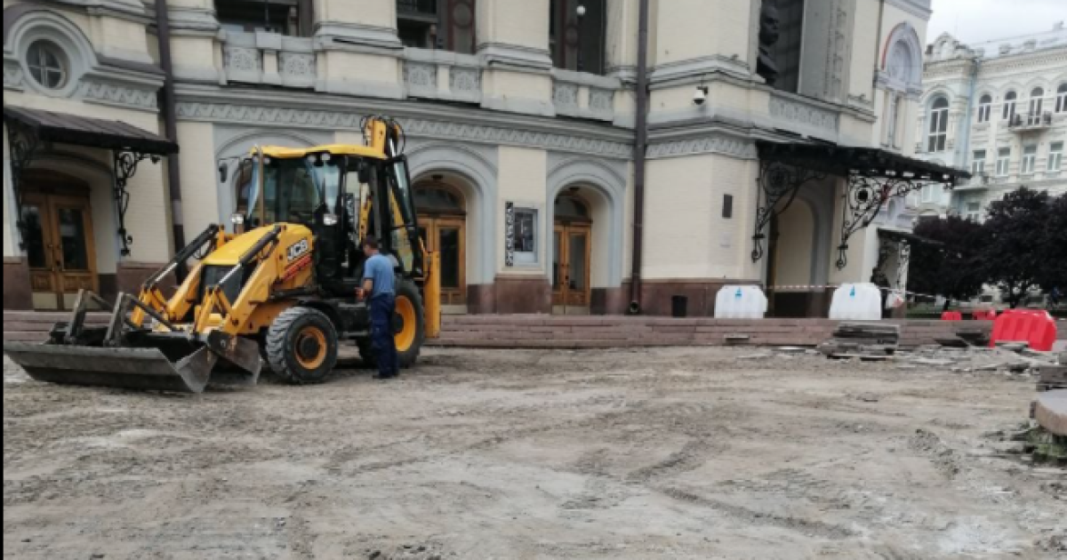 "Большая стройка" Зеленского взялась за ремонт площади перед Оперным театром в Киеве