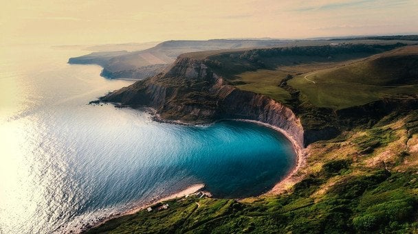 Ученые обнаружили червей, которые ели динозавров: уникальные находки на дне океана