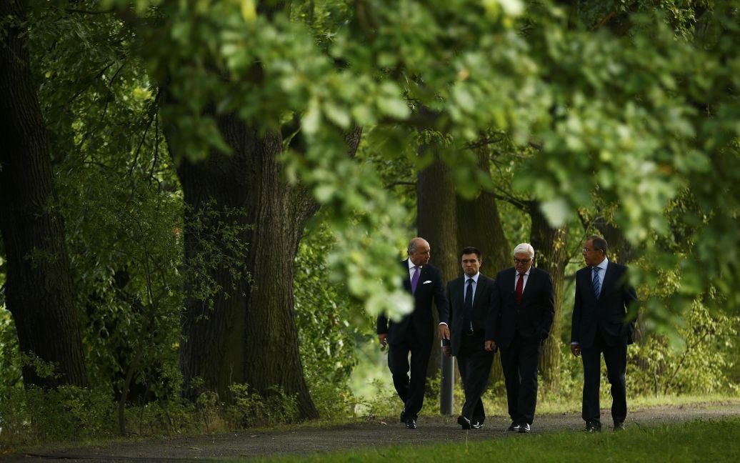 Міністри закордонних справ прогулялися парком / © Reuters