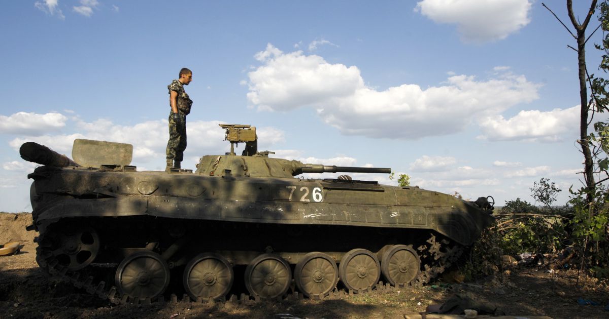 Силовики продовжують відбивати контратаки