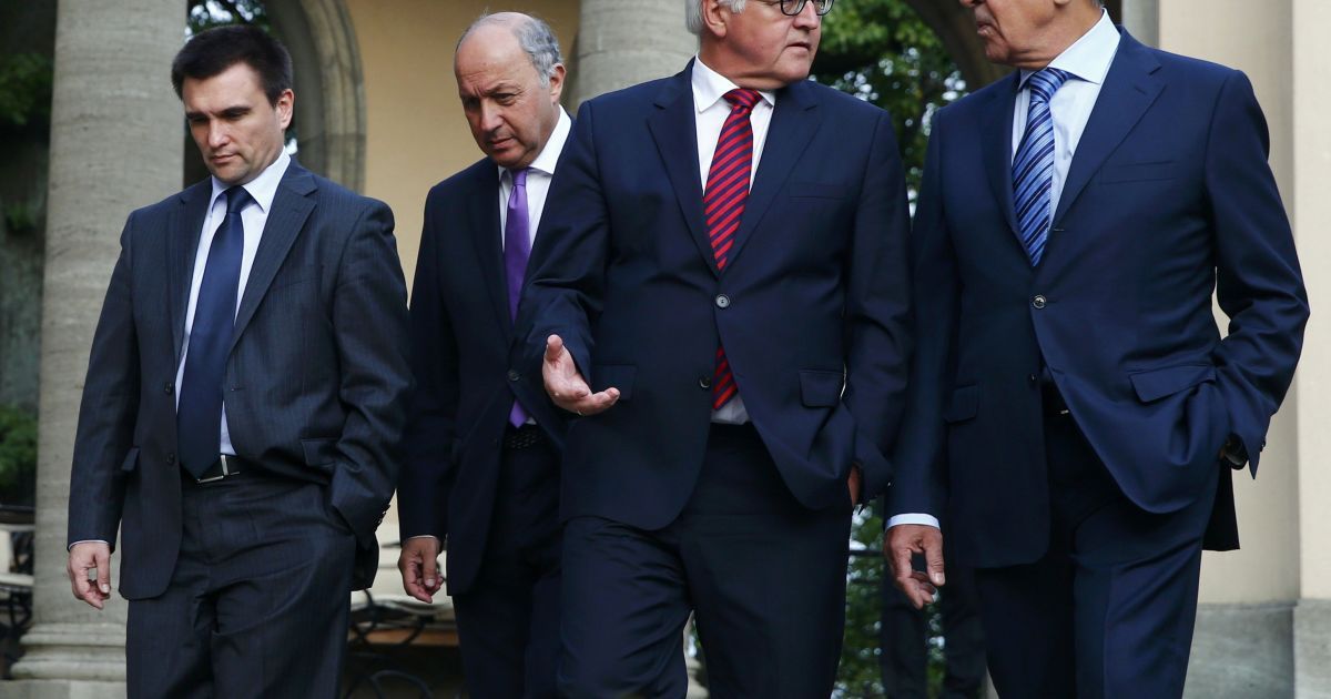Министры иностранных дел прогулялись по парку / © Reuters