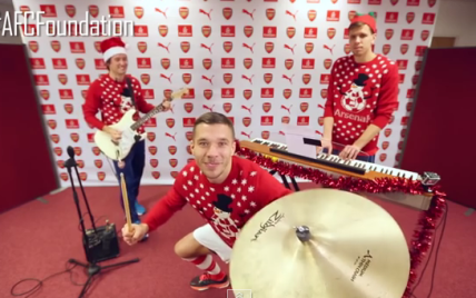 Футбольні зірки лондонського "Арсеналу" весело зіграли різдвяний суперхіт