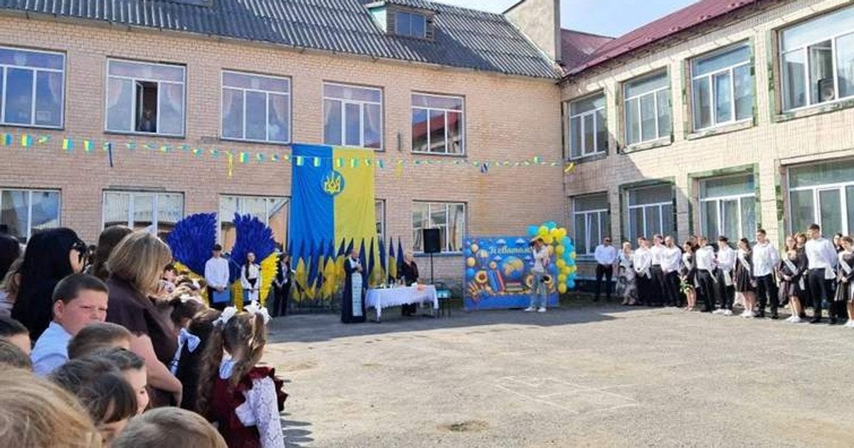 Языковой скандал в Тернопольской области: из-за песни MONATIK во время выпускного начали служебное расследование