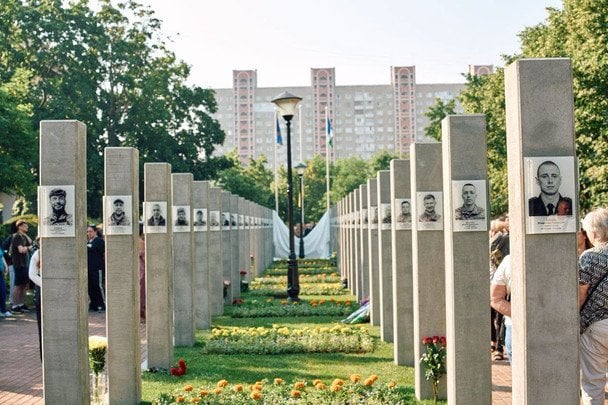 Аллея памяти в Деснянском районе Киева / © Максим Бахматов/Facebook