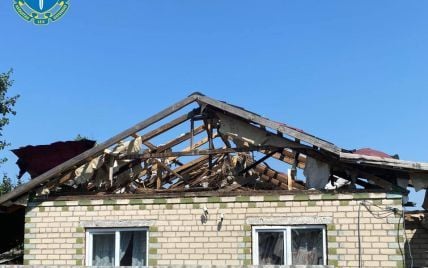 Окупанти вранці вгатили по Херсону – пошкоджено освітній заклад та житловий будинок