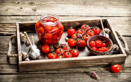 Малосольні помідори: простий рецепт